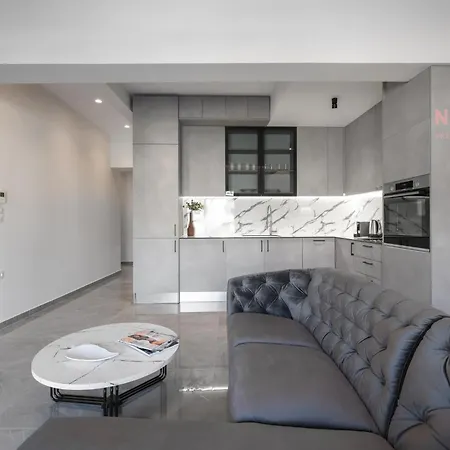 아파트 8, Nilie Hospitality Mgmt